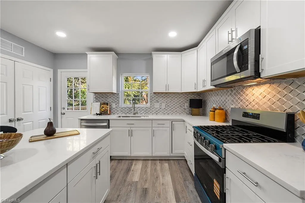 37c374cf049cf6df3727fdc77142e20b-uncropped_scaled_within_1344_1008